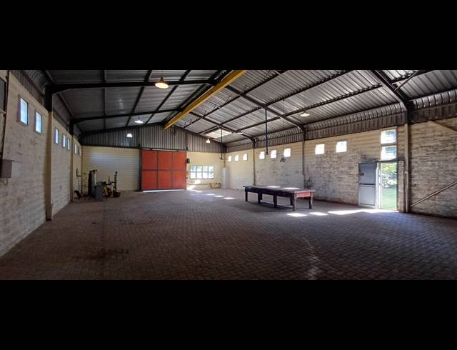 324M² WAREHOUSE TO LET IN DE DEUR